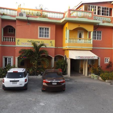 Tropical Court Hotel Teluk Montego Bagian luar foto